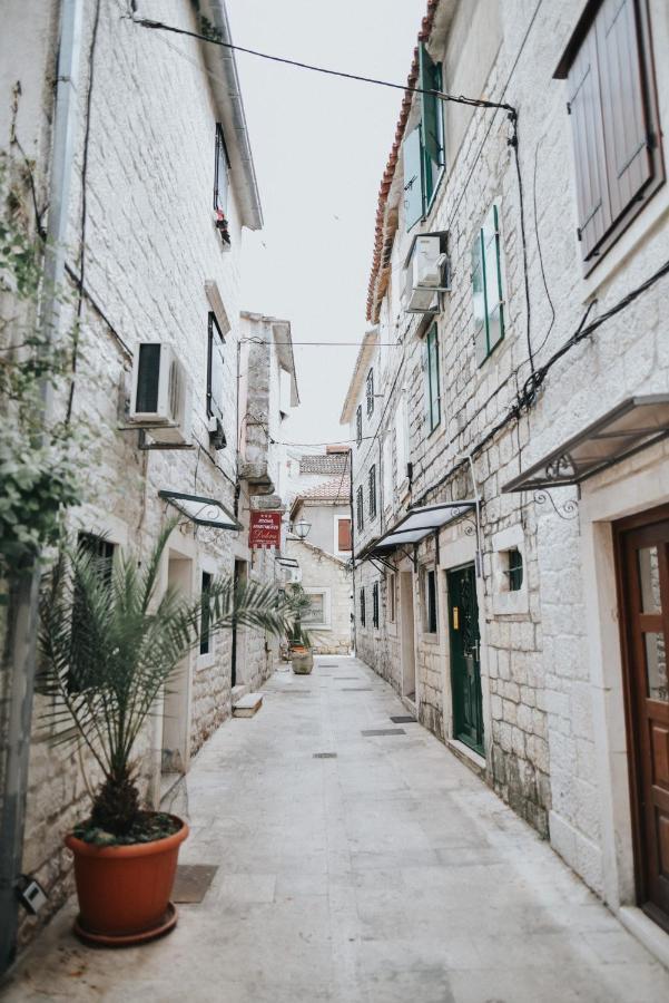 Luka'S Amber Rooms In The Center Of Τρογκίρ Εξωτερικό φωτογραφία